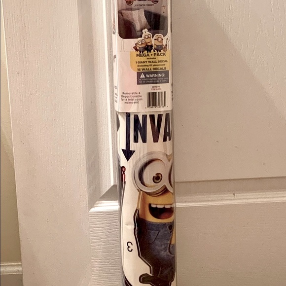 Wall Art Decals Minion Mega Pack 1 Giant + 16 large includes 117 pieces - Picture 8 of 11